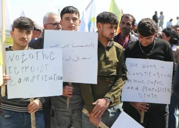 Şêniyên Hesekê li ber baregeha kolîsyona navneteweyî li dijî destûra bingehîn meşiyan