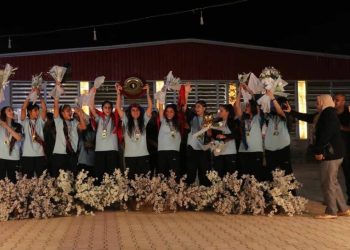 Rêveberiya Xweser a li Cezîrê lehengên navenda El Hîlal xelat dike