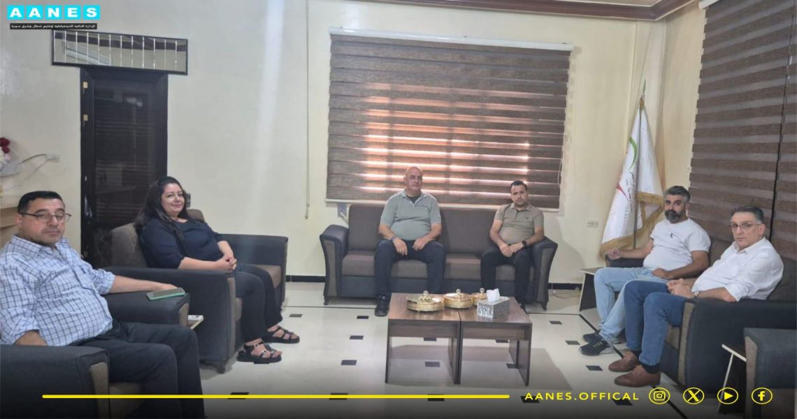 Şandeyek ji Dayîreya Ragihandinê û Navenda Ragihandinê ya Hêzên Ewlekariya Hundirîn serdana Yekîtiya Ragihandina Azad, kir