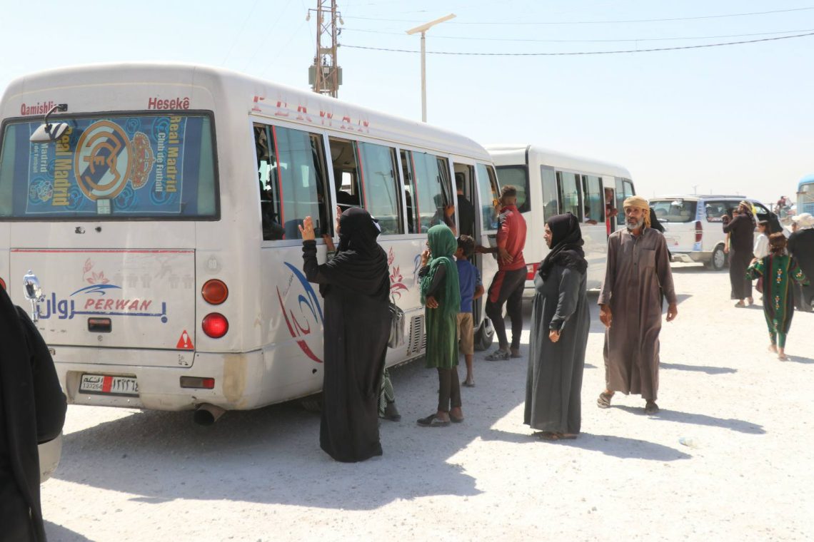 Vegera xweberî a 45 malbatan ji kampa el_Erîşa ber bi Dêr zorê