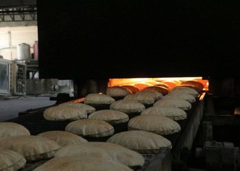 Piştî dabînkirina ard, Hesekê dest bi sîstema belavkirina nanê rojane dike