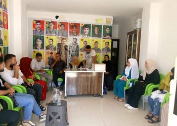 Mamosteyên desteya Perwerde û fêrkirinê li komînan xebatên xwe didomînin