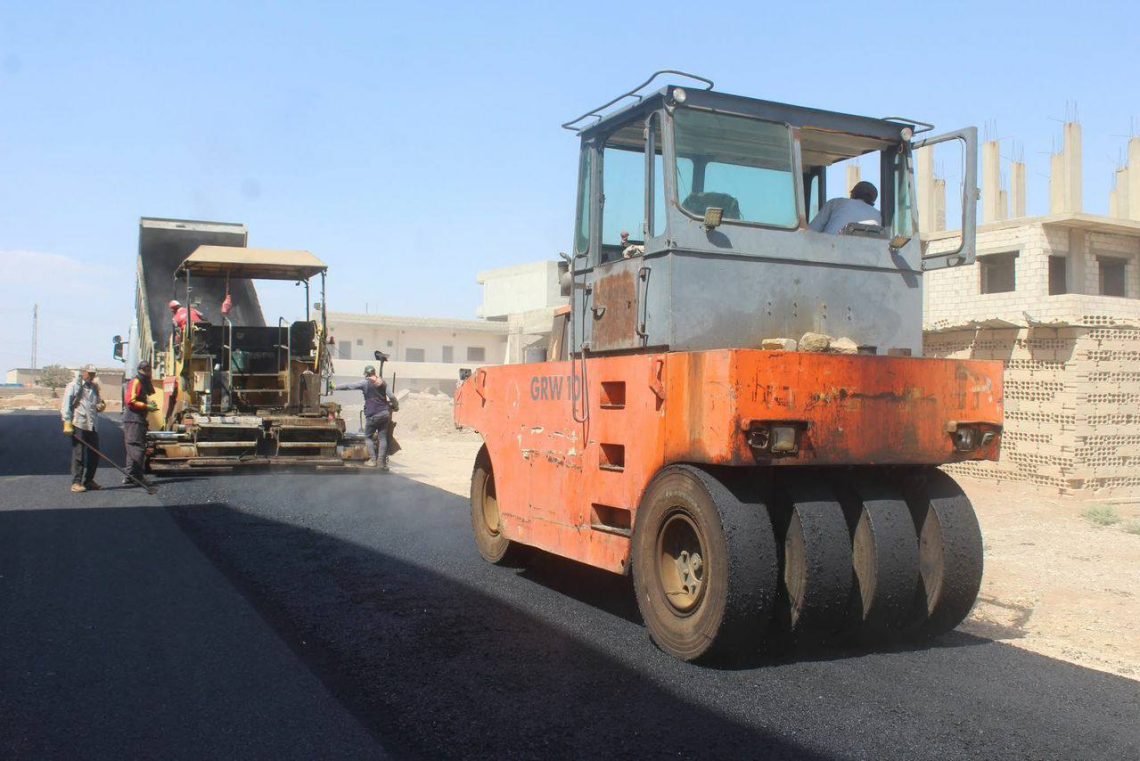 Berdewamiya xebatên qîrkirinê li kolanên Cezîrê di çarçoveya projeyên xizmetiyê yên 2025 an de