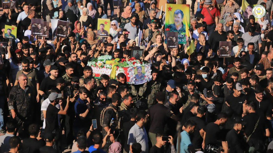 Cenazeya Fermandar Nûredîn Sofî li bajarê Qamişlo tê oxirkirin