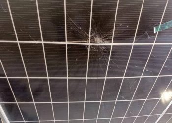 Tamînkirina birêk û pêk a sîstemên enerjiya rojê yên ku elektrîkê didin bîrên avê li Dêrikê