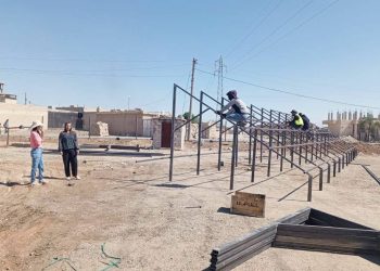 Rêveberiya Xweser piştgiriyê dide projeyên xizmetiyê.. zêdekirina bîreke avê bi panalên rojê li Girkê Legê