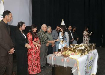 Perwerdehiya Cezîrê zêdetirî 200 xwendekarên serkeftî xelat kirin