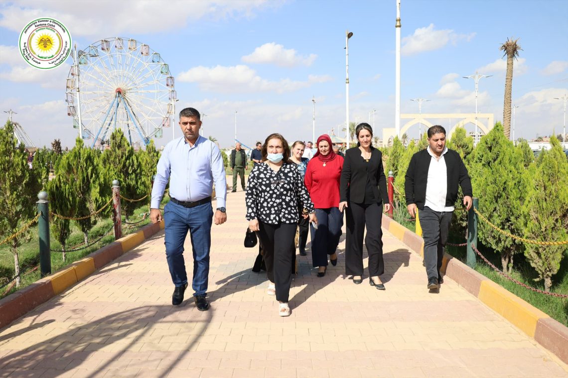 Şandeyek ji Rêveberiya Xweser a Kantona Cezîrê serdana Pêşangeha Pirtûkan a Navneteweyî ya Şehîd Harkul kir