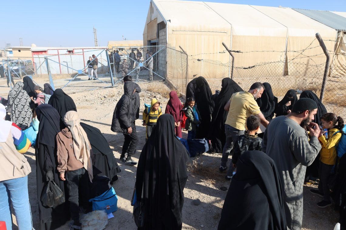 Beşa 3’emîn a penaberên Sûrî ji kampa Holê derketin