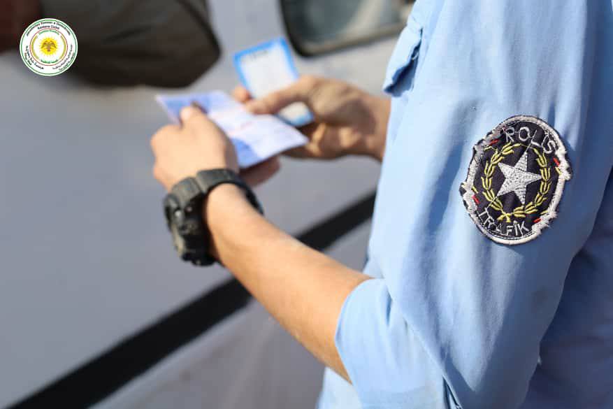 Rêveberiya Trafîkê li kantona Cezîrê hewlên xwe ji bo cîbicîkirina qanûnên trafîkê û rêkxistina herikîna trafîkê didomîne