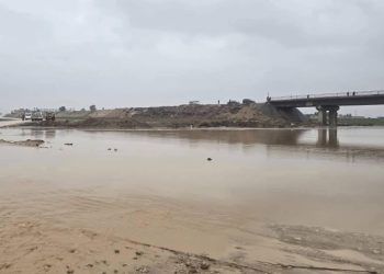 Ava xabûr vedigere û erdê şîn dike