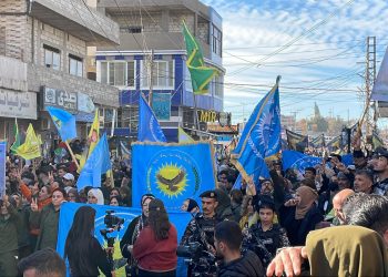 Li Hesekê meşeke girseyî ya piştgiriyê ji bo berxwedana her du taxan û QSD’ê