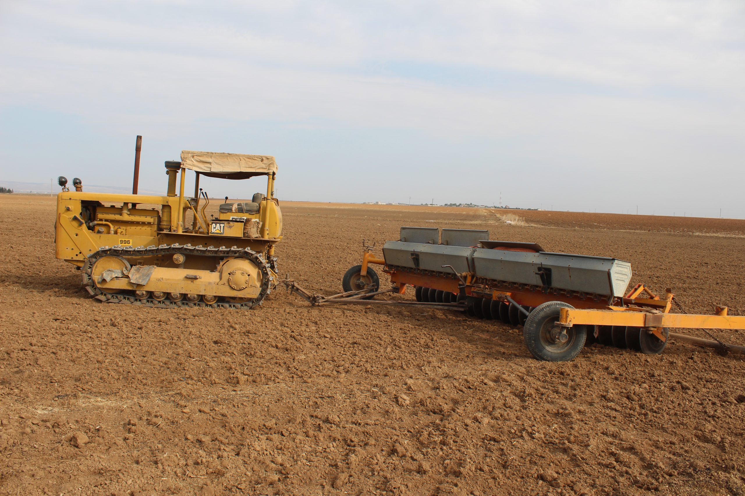 اللجان الزراعية تتابع توزيع المازوت على الجرارات الزراعية