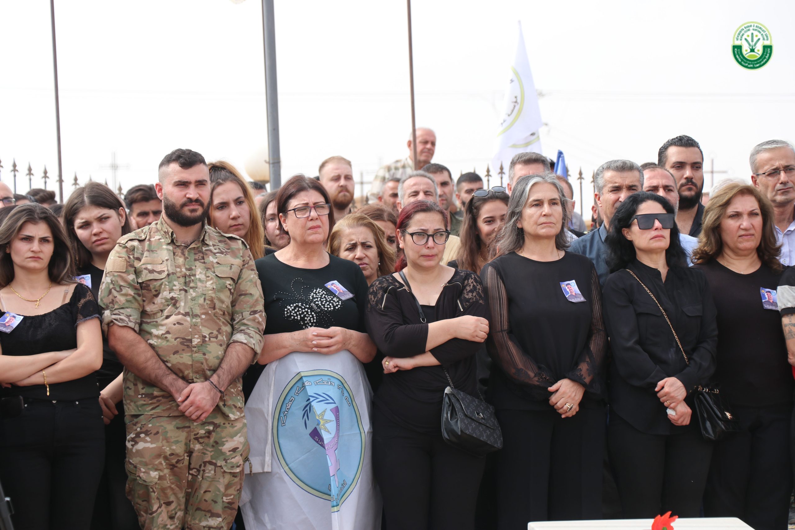 شيّعت مكونات مدينة الحسكة جثمان الشهيد إبراهيم ميخائيل عضو قوات الأمن الداخلي “سوتورو، في مزار شهداء السريان الأشوريين في مدينة الحسكة. شارك في تشييع الشهيد إبراهيم ميخائيل الاسم الحركي أريو