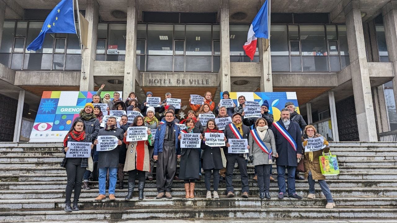 وفد من شمال وشرق سوريا يزور بلدية غورنوبيل الفرنسية