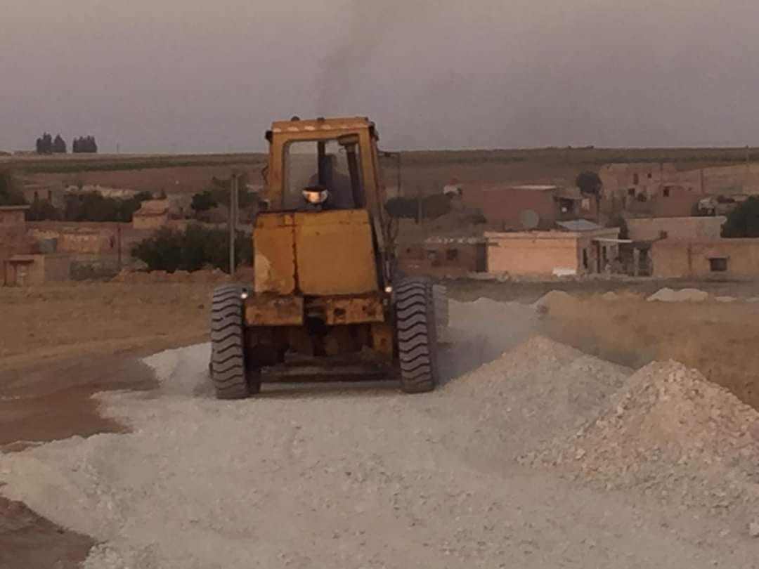 تنفيذ مشروع حجر مكسر من قرية ام عظام الى سفر