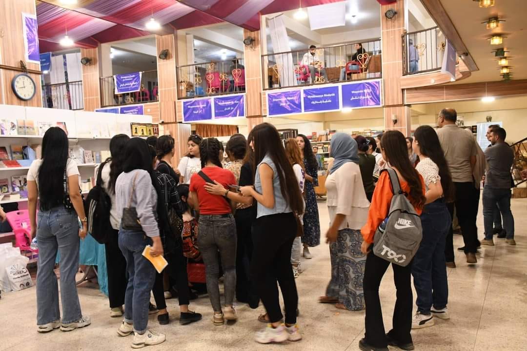 صور من أجواء اليوم الثاني لمعرض الشهيد هركول للكتاب بنسخته الثامنة والذي يقام في صالة زانا بمدينة قامشلو .