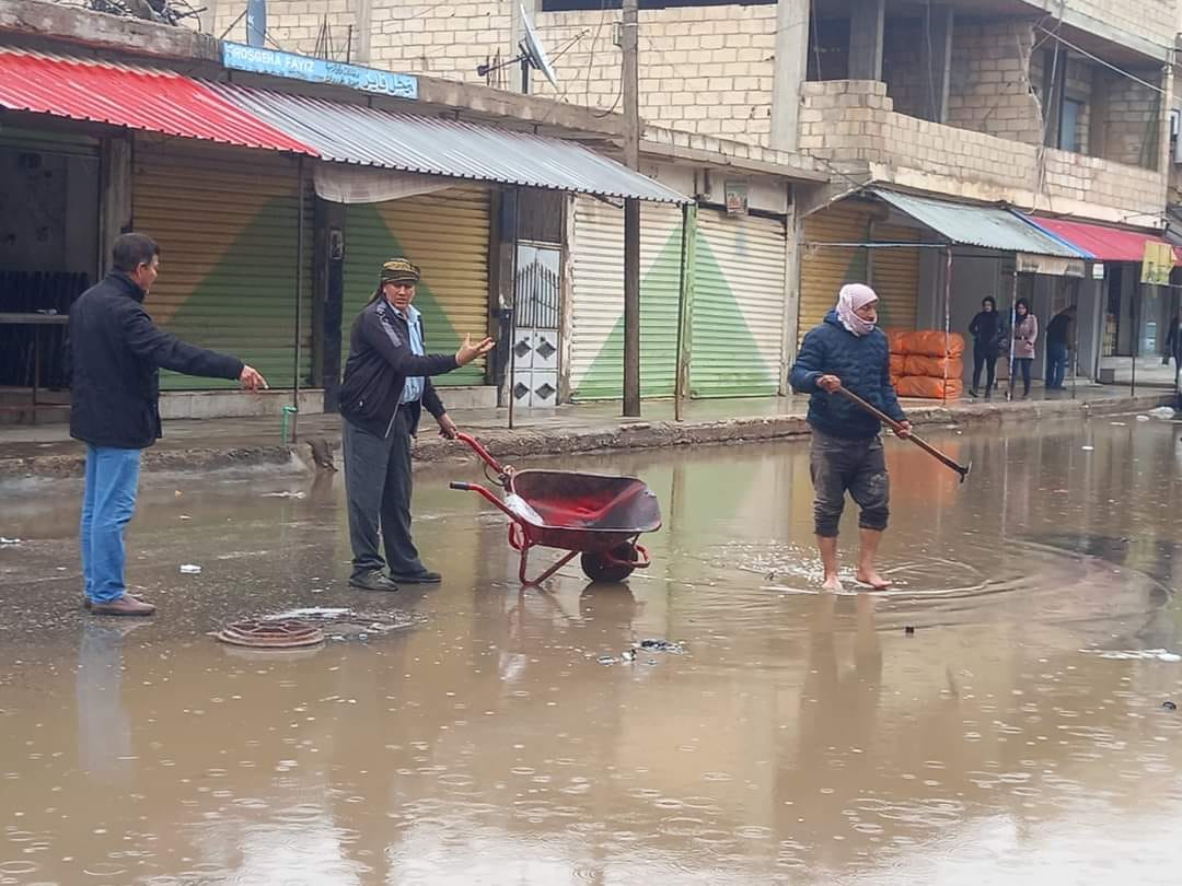 بعد الامطار الغزيرة بلدية الحسكة تستنفر لتنظيف مجاري الصرف الصحي