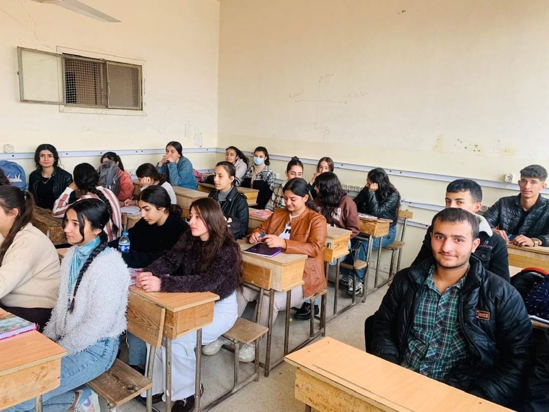 لمساعدة الطلبة على الإبداع والتطور، وترسيخاً وتحقيقاً لهذا الهدف افتتح مركز خاصة لطلاب الثالث الثانوي العلمي في المواد العلمية