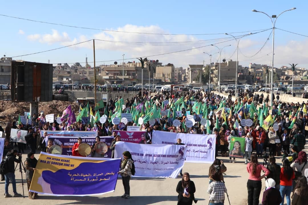 #بالصور تظاهرات حاشدة في مدينتي الحسكة وقامشلو في إطار سلسلة نشاطات اليوم العالمي لمناهضة العنف ضد المرأة