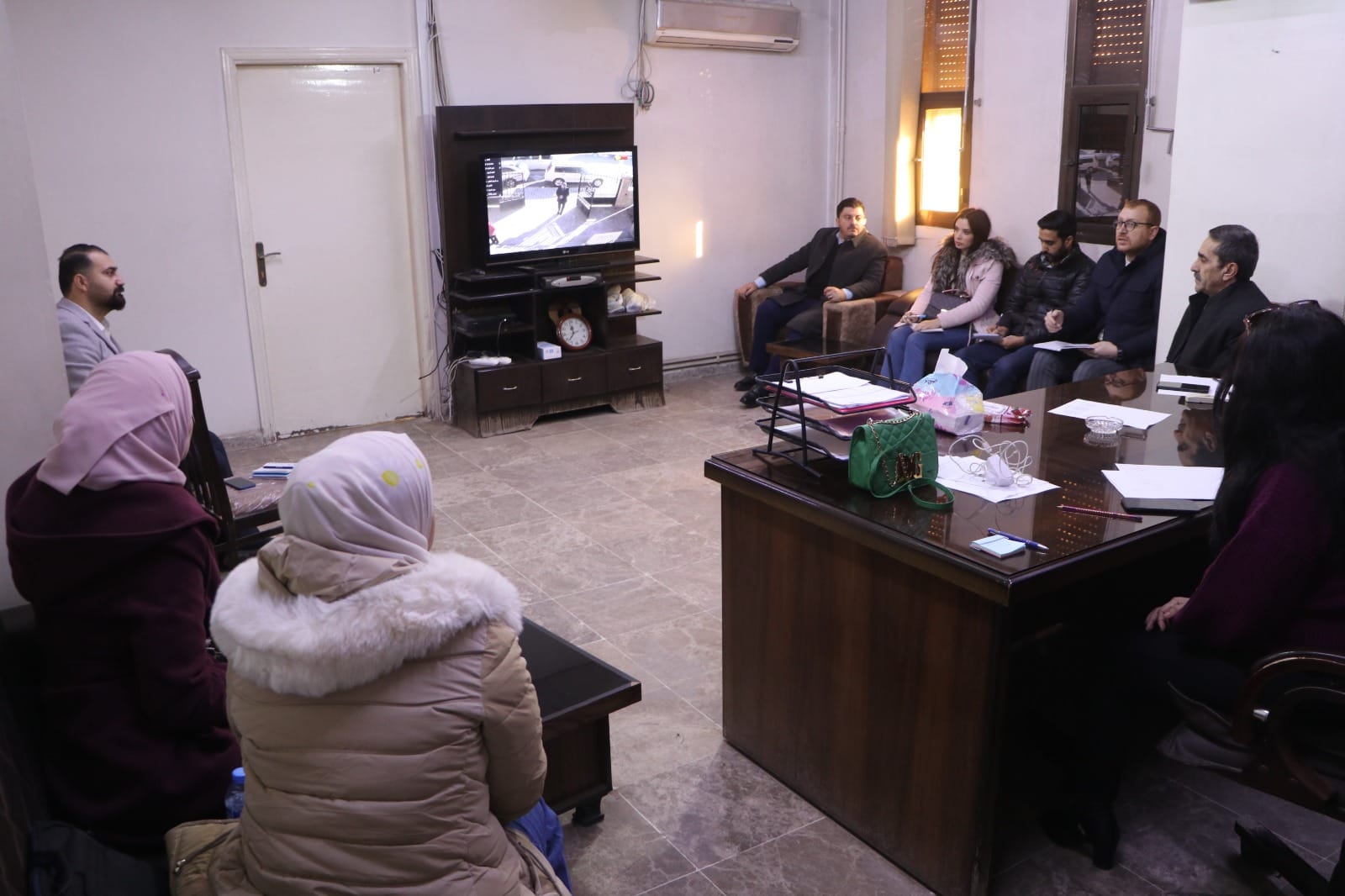 عقدت هيئة الصحة في مقاطعة الجزيرة اجتماعًا هامًا في مديرية الصحة بمدينة الحسكة بحضور ممثلين عن منظمتي اليونيسيف والصحة العالمية، إلى جانب الرئيس المشترك لهيئة الصحة، ممو محمد، ونائب الرئاسة المشتركة للمجلس التنفيذي، محمد البراك.