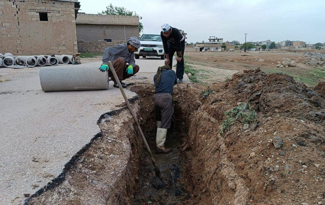 بلدية الشعب في تربه سبية تنفذ مشروع صرف صحي جديد