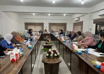 عقد مجلس المرأة للعدالة الاجتماعية في شمال وشرق سوريا، اليوم الأحد 18 أيار/مايو 2025، اجتماعاً بحضور عضواته من القاضيات والإداريات في مجلس العدالة، ولجنة الصلح، وبيت المرأة.