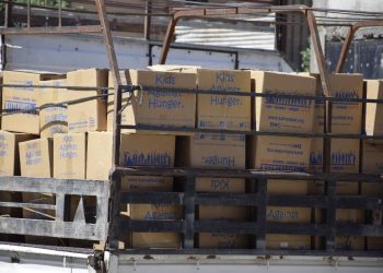 مساعدات إغاثية لـ 1200 عائلة مهجرة من عفرين والشهباء في الحسكة