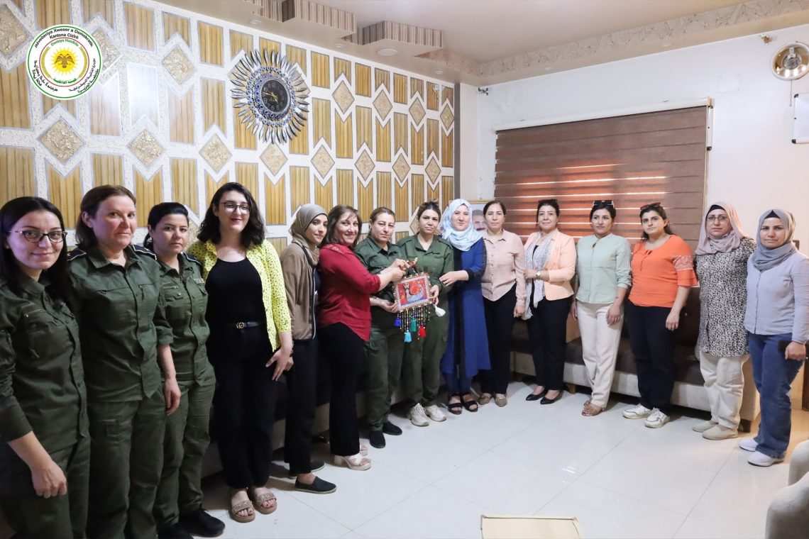 هيئة الداخلية تستقبل وفداً من الإدارة الذاتية في ذكرى تأسيس قوى الأمن الداخلي – المرأة