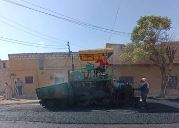 استمرار أعمال التزفيت في شوارع مدينة الحسكة بدعم من الإدارة الذاتية