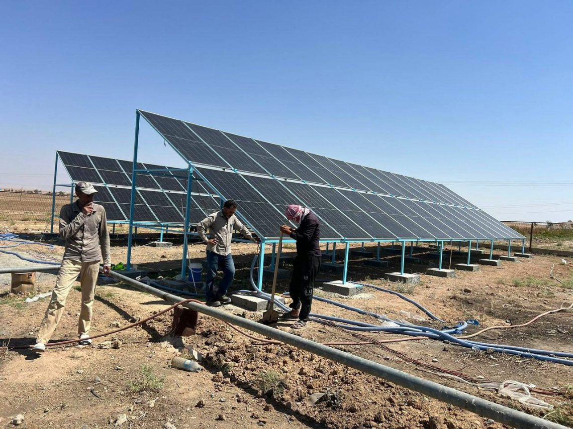 نحو طاقة مستدامة .. استمرار تركيب ألواح شمسية في الجزيرة
