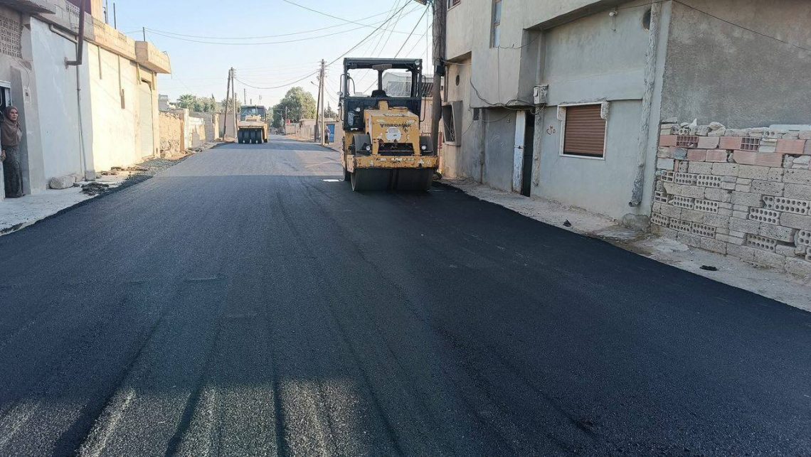 استمرار أعمال التزفيت في تربه سبيه بمقاطعة الجزيرة ضمن خطة مشاريع 2025