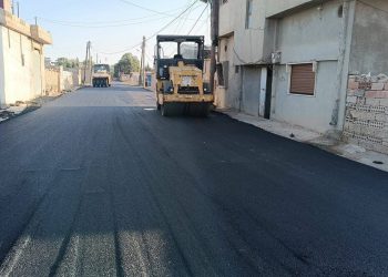 استمرار أعمال التزفيت في تربه سبيه بمقاطعة الجزيرة ضمن خطة مشاريع 2025