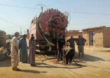 تحضيرات شتوية مبكرة.. استمرار أعمال تنظيف الريكارات والمطريات في الجزيرة