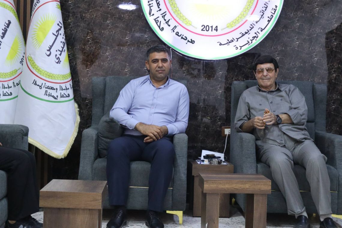 زيارة هيئة الثقافة والفنان محمود عزيز شاكر إلى المجلس التنفيذي في الجزيرة