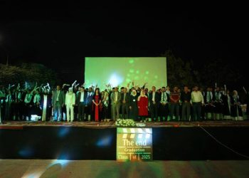 جامعة الشرق تحتفل بتخريج الدفعة الأولى من طلابها