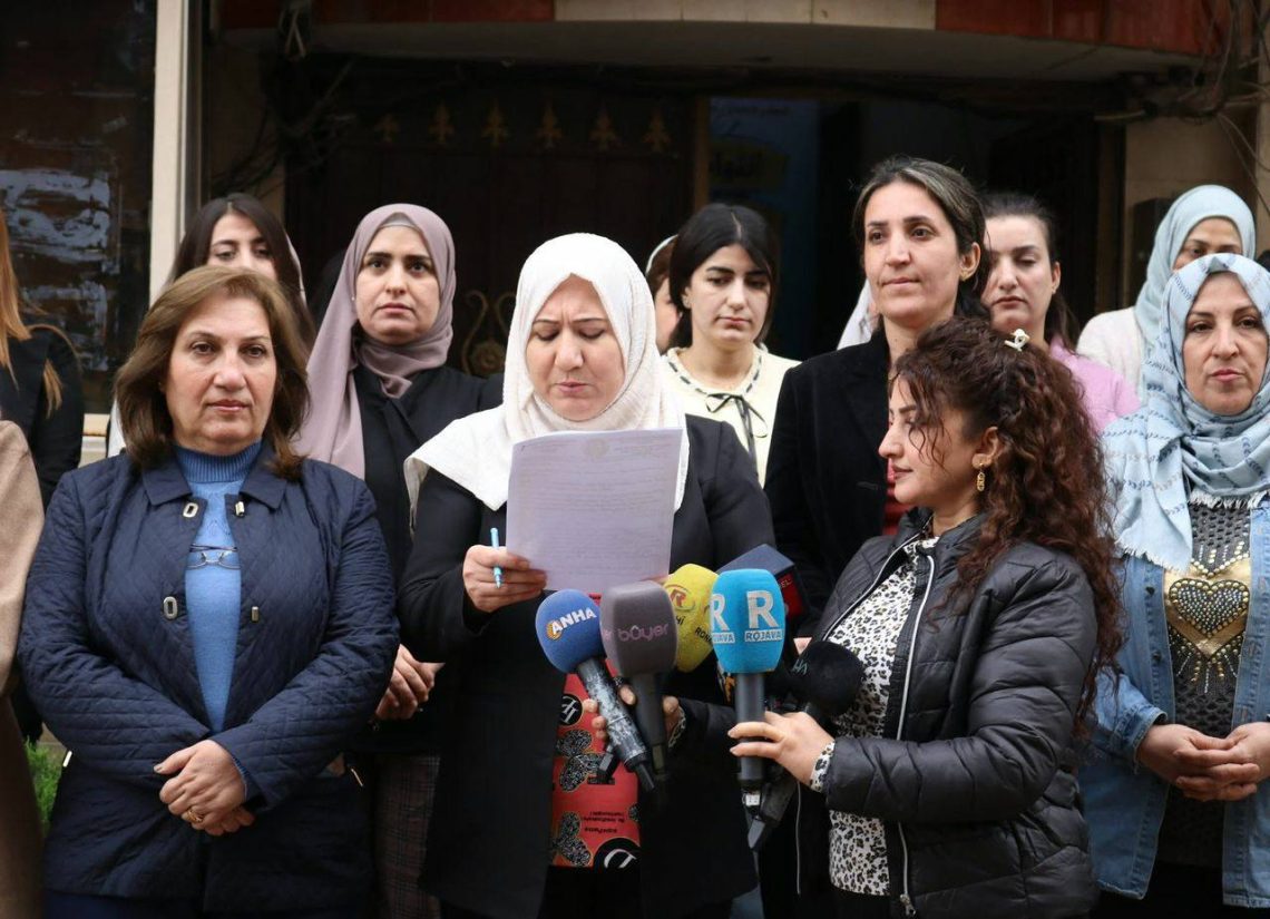 قامت هيئة المرأة في مقاطعة الجزيرة بقراءة بيان مجلس حماية الطفل جاء بيان كتابي