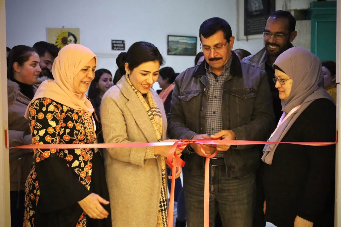 افتتاح معرض “كروب مشاريع صغيرة” للأعمال اليدوية في قامشلو