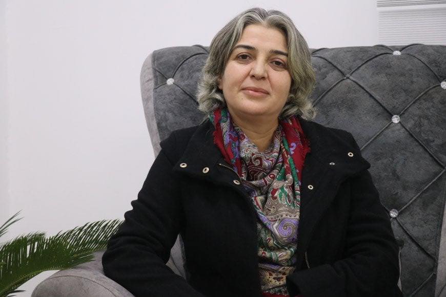 مستشارة الإدارة الذاتية في مقاطعة الجزيرة تحذّر من تفاقم معاناة المرأة السورية