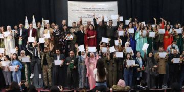 توزيع شهادات اللغة الكردية على 110 عضو وعضوة في مؤسسات الإدارة الداتية