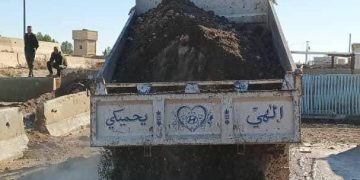 بلدية الشعب في السيكر تنفذ أعمال صيانة وترميم لعدد من الطرق الحيوية