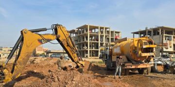 معالجة شكوى الأهالي بخصوص خط الصرف الصحي في الحي الجنوبي بالدرباسية