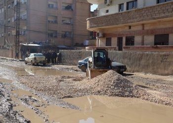 مشروع فرش الحجر المكسر لتحسين واقع الطرق في مدينة الحسكة