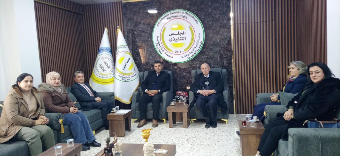 الدكتور عمر شيخموس يزور تنفيذي الجزيرة ويؤكد أن مشروع الإدارة الذاتية يمثل نموذجاً للسلام