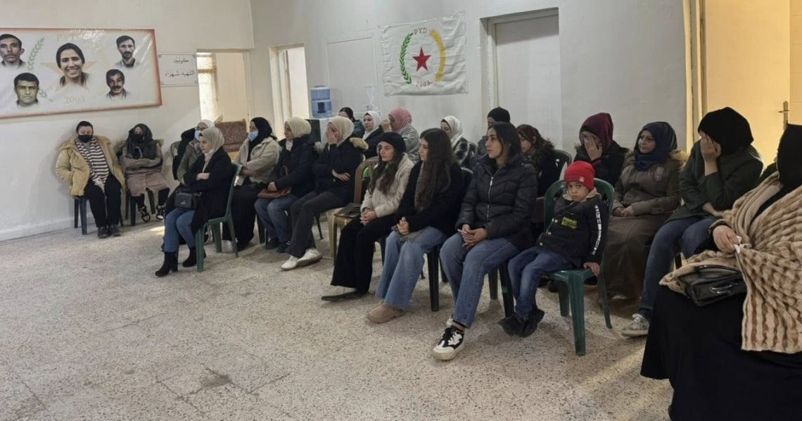 في يوم الكومين الرئيس المشترك لطاقة الجزيرة ينظم محاضرة عن تاريخ الطاقة وحمايتها