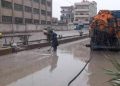 بلدية الشعب بالحسكة تواصل أعمال تعزيل الفوهات المطرية وشبكات الصرف الصحي