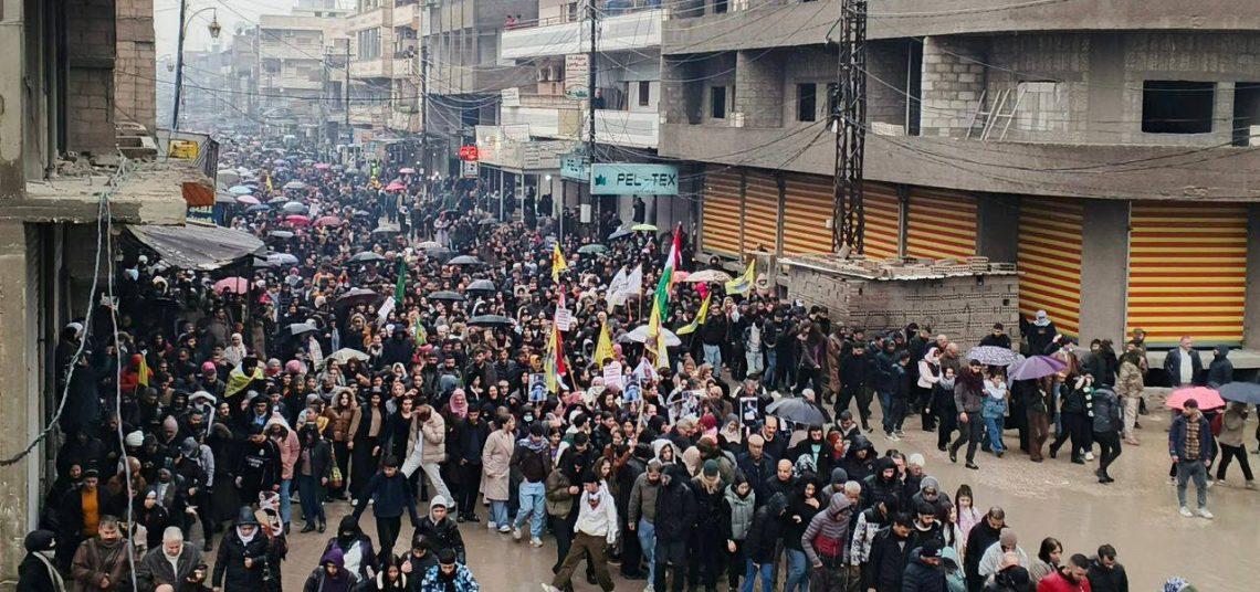 الآلاف من أهالي قامشلو نددوا بالجرائم والانتهاكات في حيي الشيخ مقصود والأشرفية