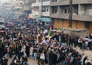 الآلاف من أهالي قامشلو نددوا بالجرائم والانتهاكات في حيي الشيخ مقصود والأشرفية