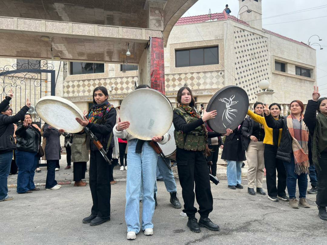 فعالية تضامنية في قامشلو دعماً للمقاتلة وتأكيداً على وحدة المرأة ونضالها